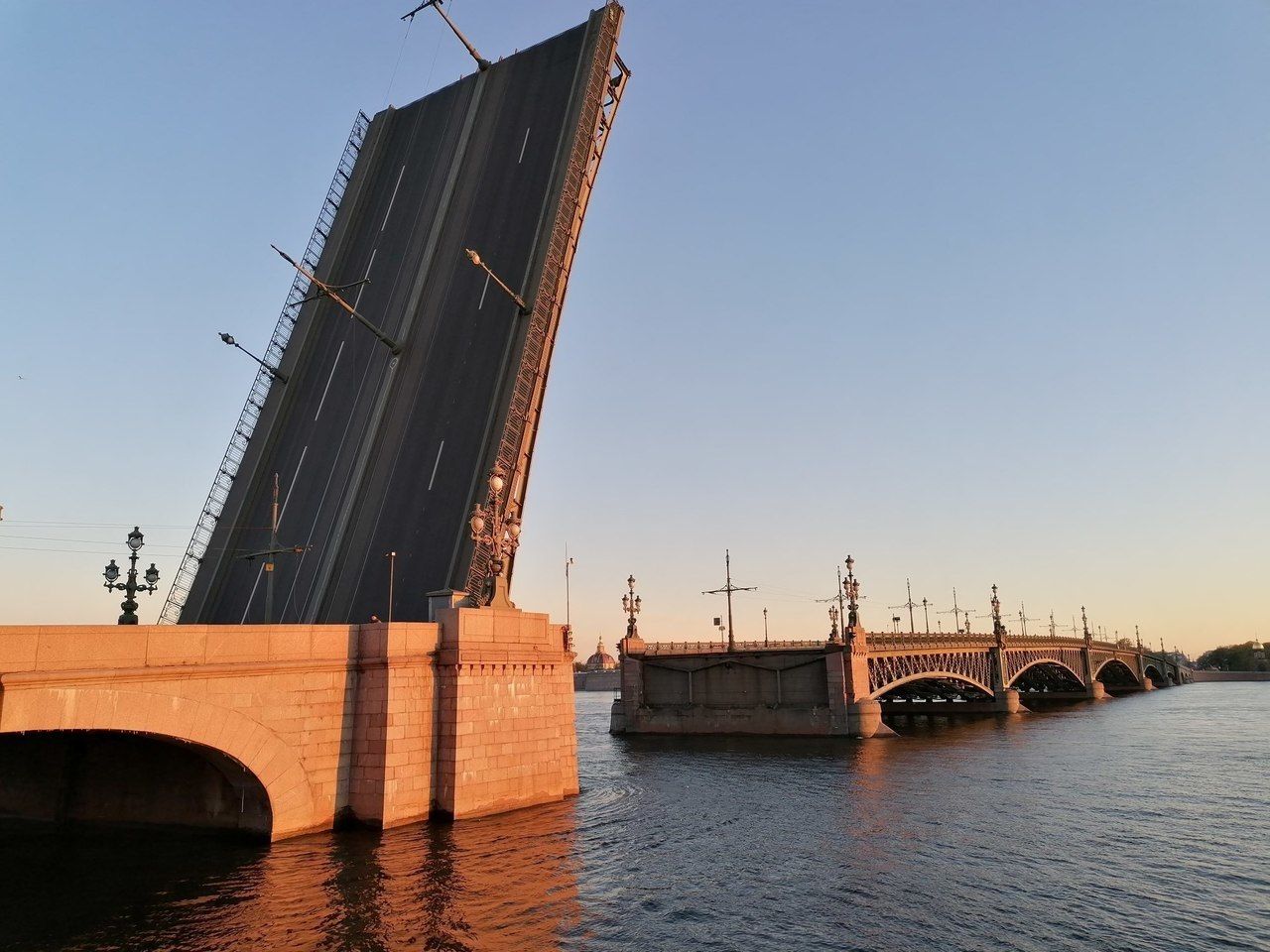 В Петербурге сегодня ночью разведут три моста