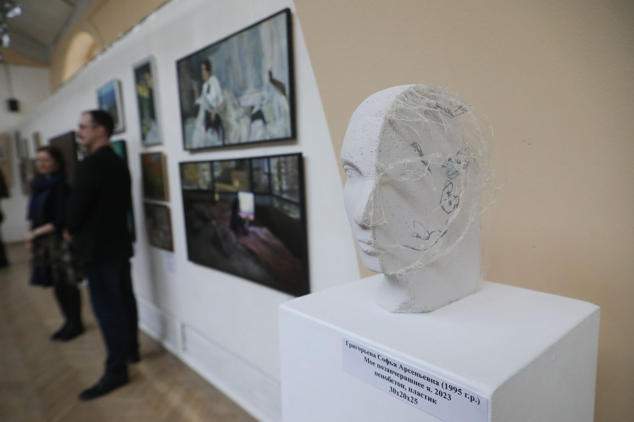 В здании Императорского общества открылась выставка «Молодость Петербурга»