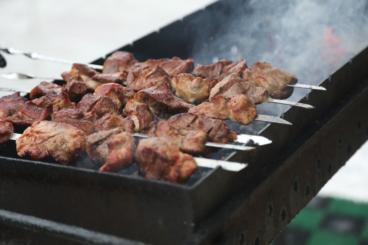 Диетолог Соломатина рассказала, как правильно выбрать мясо для идеального шашлыка