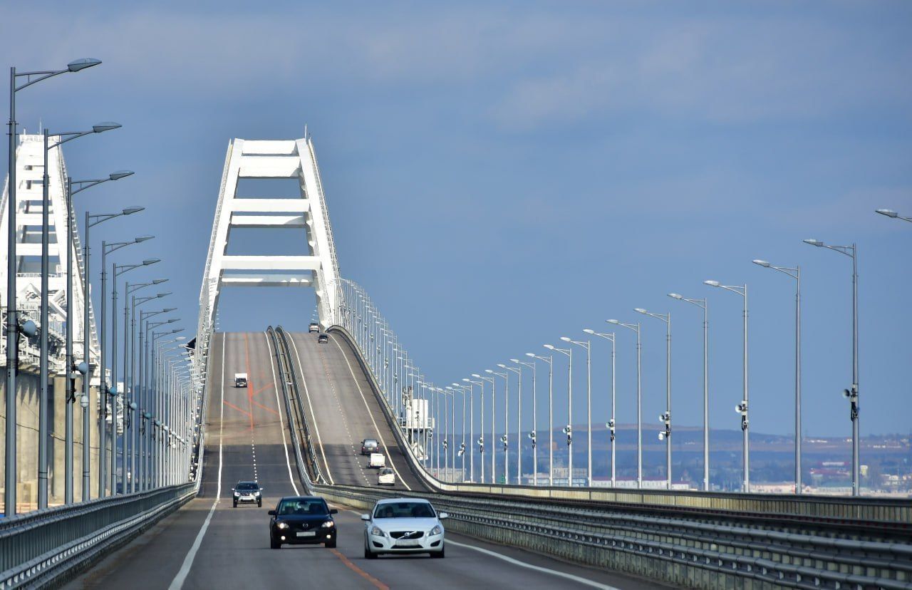 Стало известно, сколько времени займет пересечение Крымского моста в часы пик 