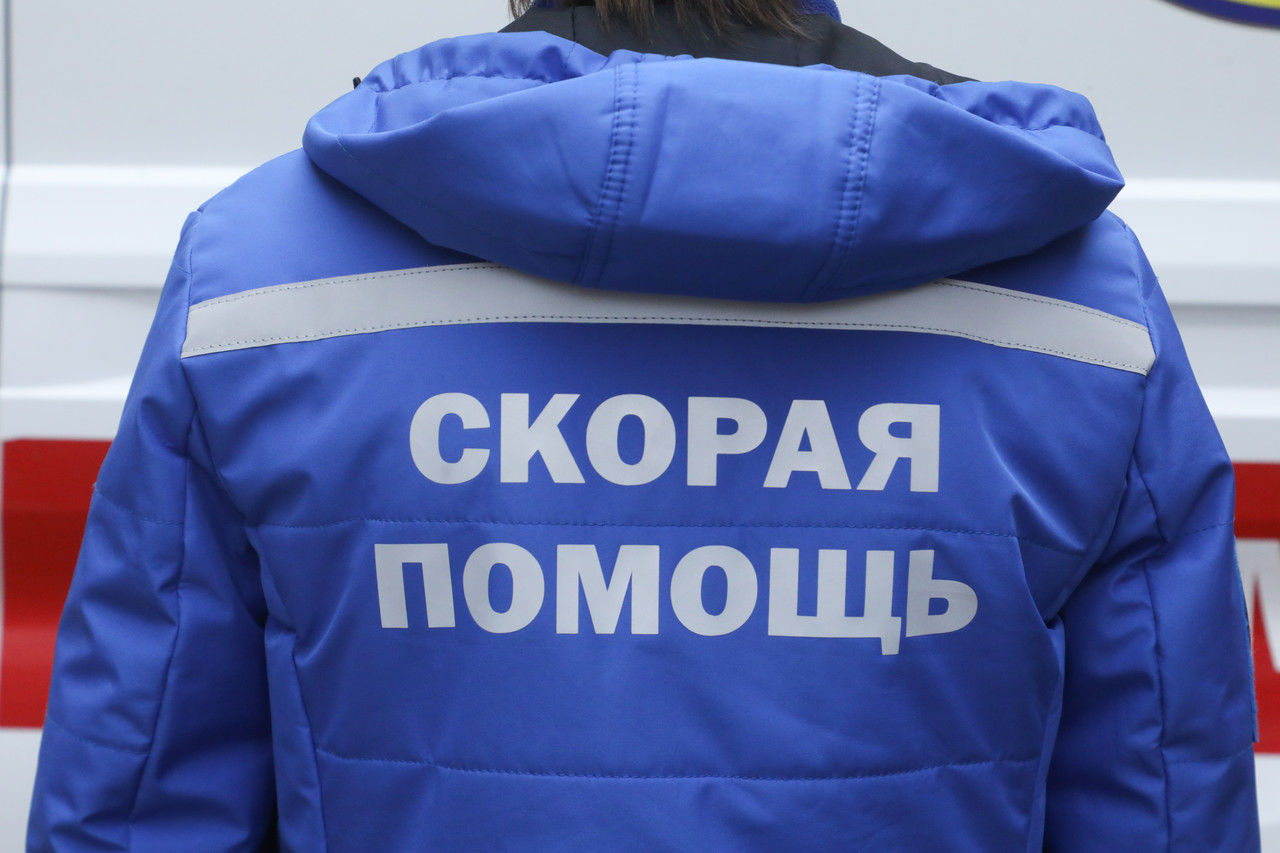 В Москве спасатели помогли медикам доставить 300-килограммовую женщину к машине скорой