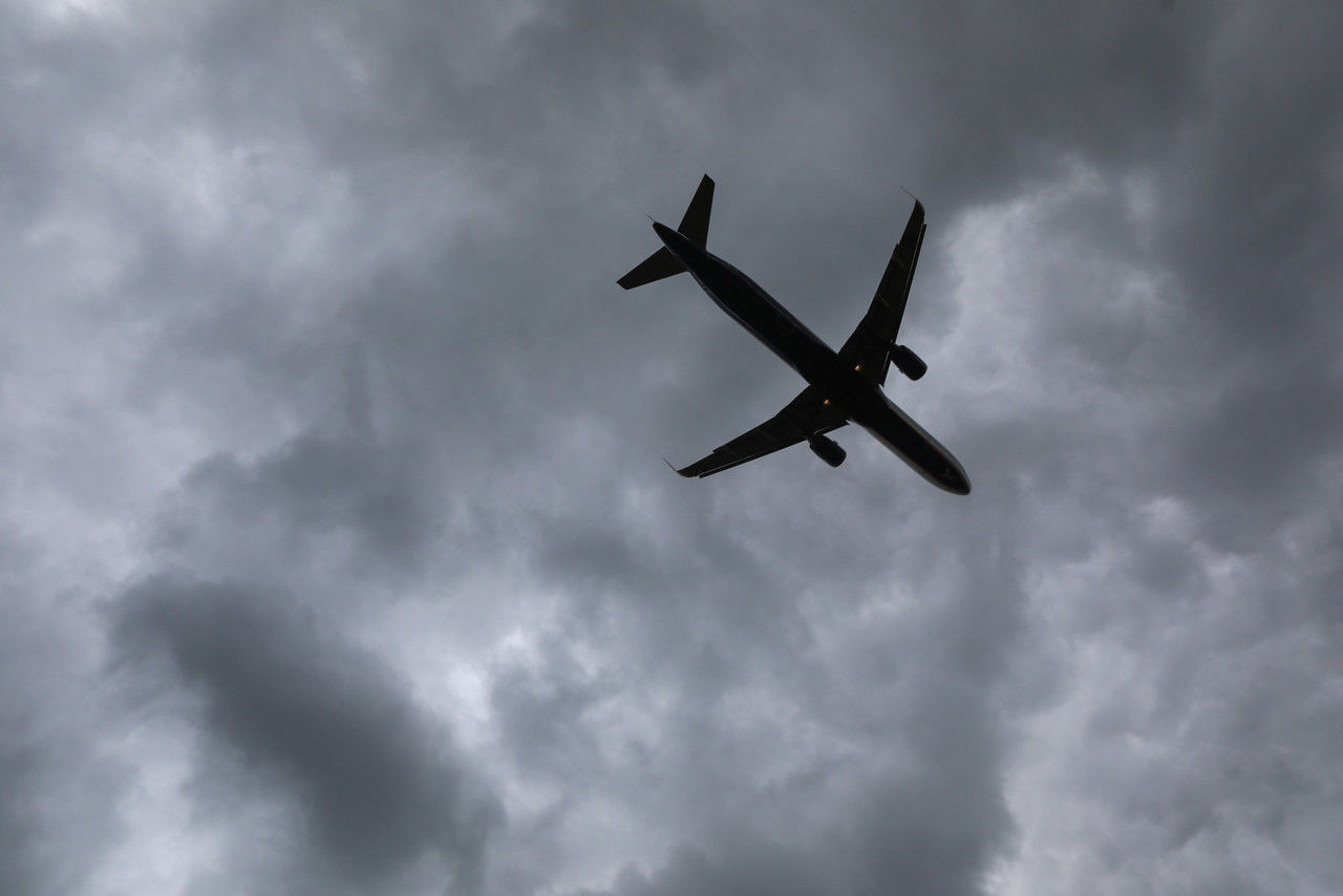 Летевший из Иркутска в Петербург самолет экстренно сел из-за беременной женщины