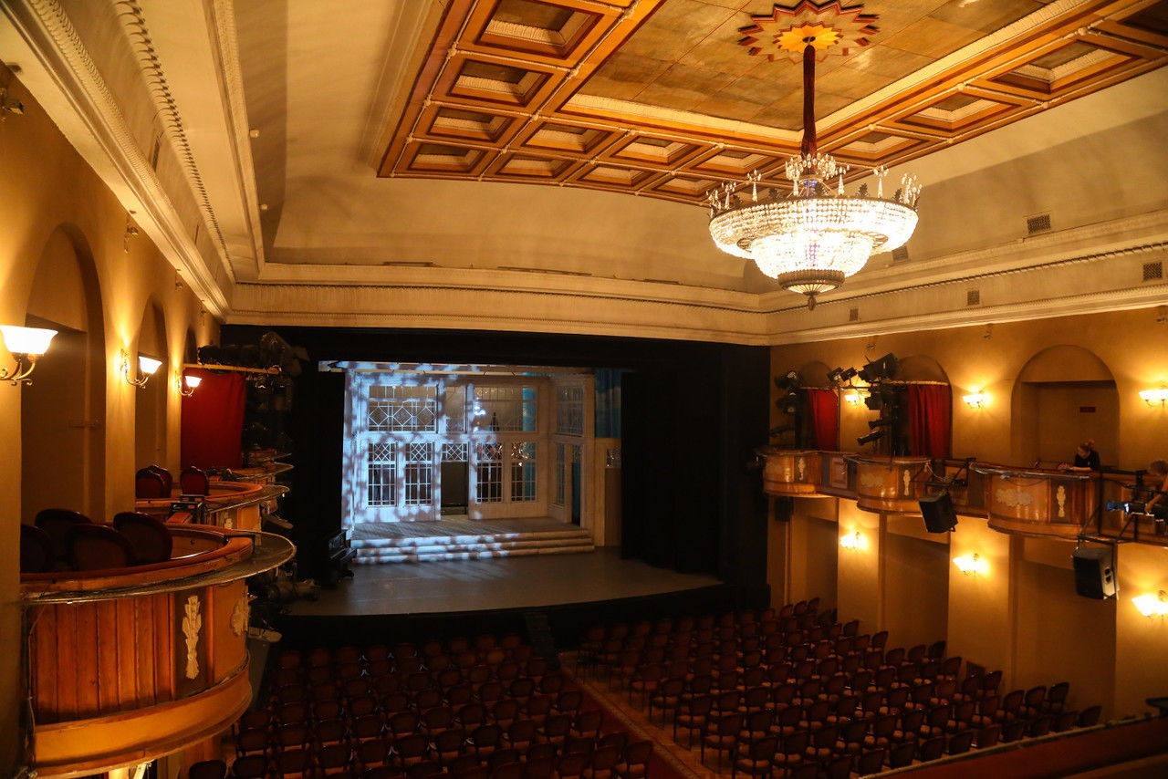 Театр имени Ленсовета закупит новое световое и звуковое оборудование 