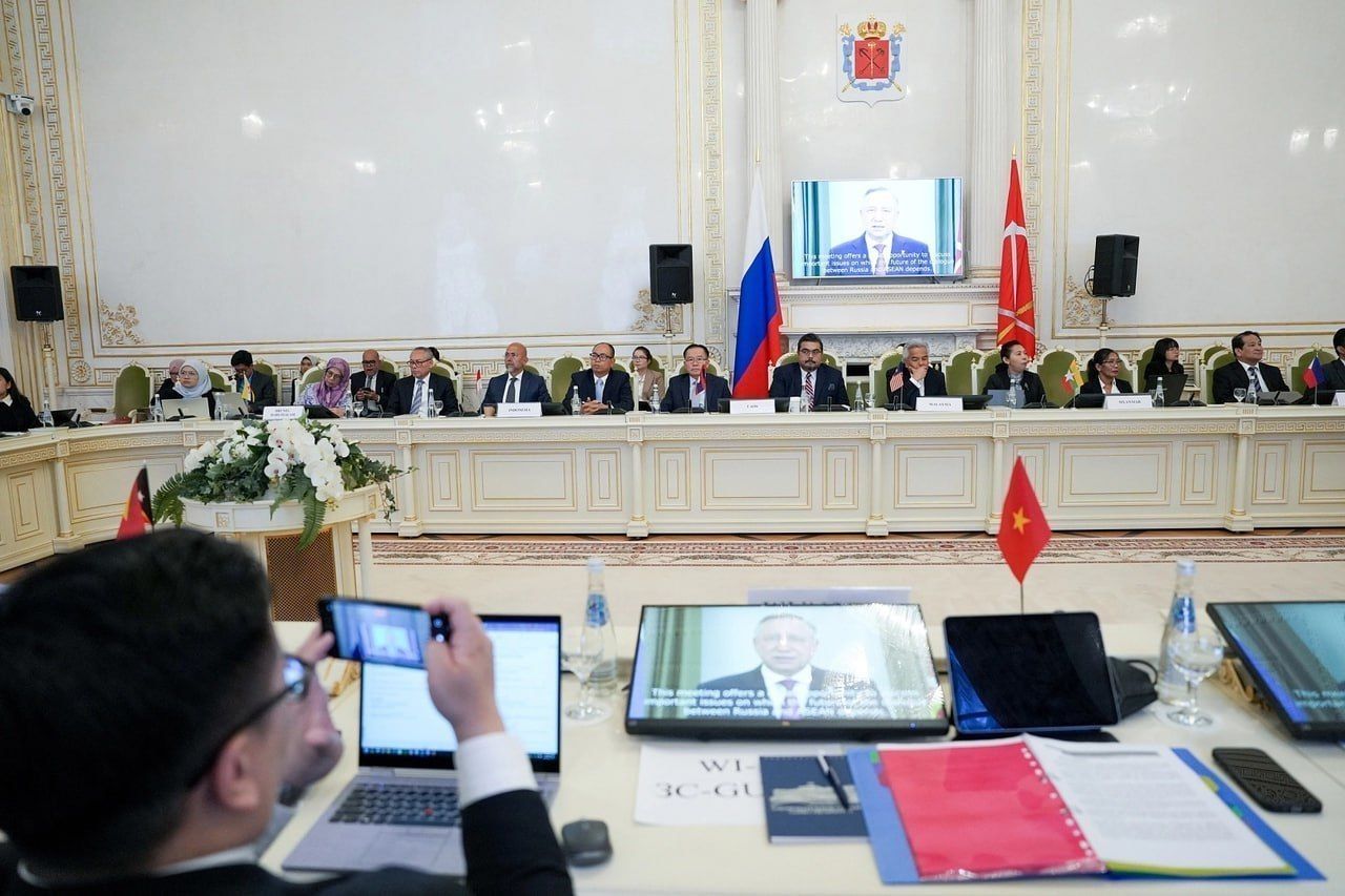 В Петербурге прошло юбилейное совещание работников МИД России и стран АСЕАН
