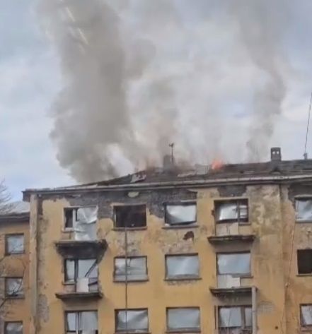 Появилось видео пожара в доме на Оборонной улице