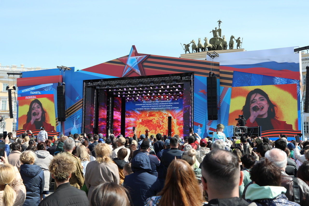 Ко Дню Победы на Дворцовой площади пройдет концерт «Песни, победившие войну»