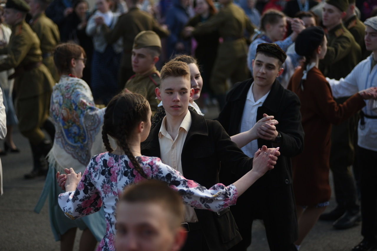 На Дворцовой площади прошла молодежная акция, приуроченная к празднованию Победы в Великой Отечественной войне