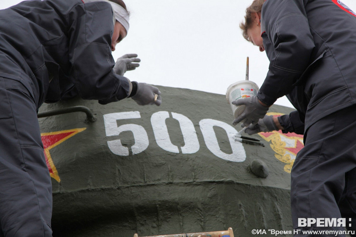 Благодаря нижегородским школьникам танку-памятнику Т-34 восстановили боевой номер 