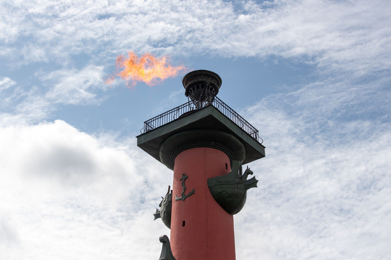 В День Победы в Петербурге будут зажжены факелы Ростральных колонн