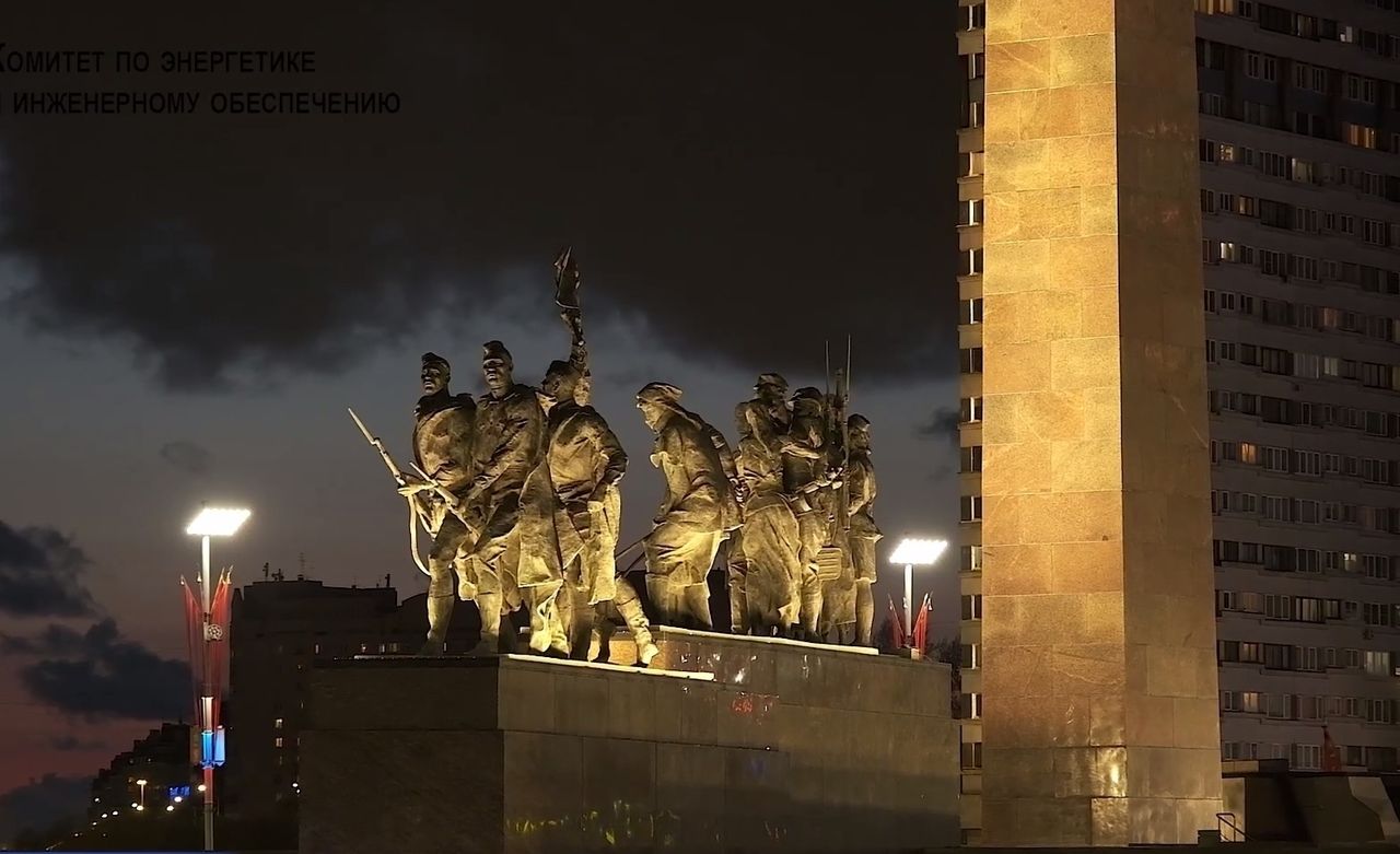 Световые проекции украсят фасады домов в Петербурге в честь Дня Победы