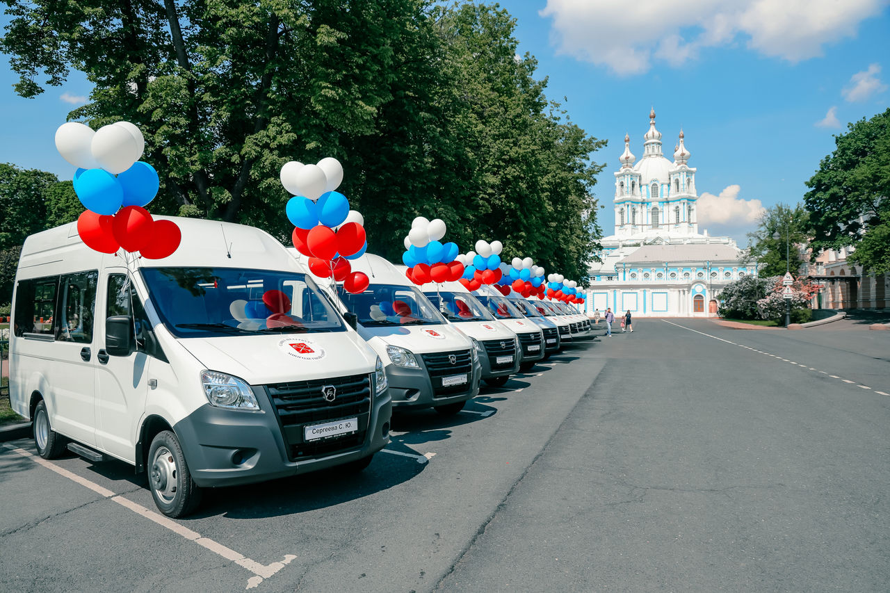 Микроавтобусы в подарок от Петербурга получит 41 многодетная семья |  30.05.2024 | Санкт-Петербург - БезФормата