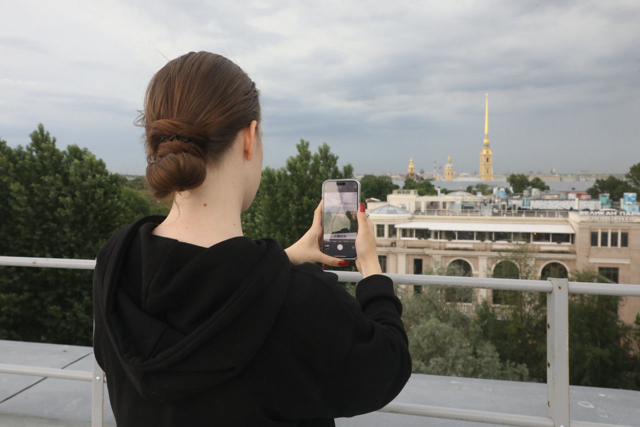 Стало известно, какие фотографии чаще всего пересматривают россияне |  17.06.2024 | Санкт-Петербург - БезФормата