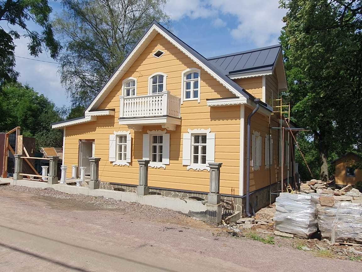 В Петербурге завершается реставрация памятника деревянной архитектуры «Жилой дом» в Ломоносове