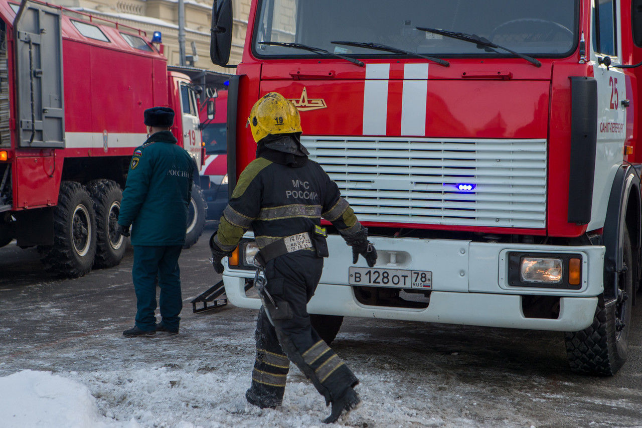 Мужчина пострадал во время пожара на улице Салова