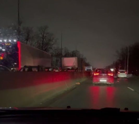 Видео: на Московском шоссе образовалась большая пробка