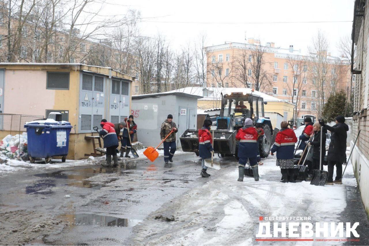 «Нормативы рассчитаны и проверены»: как чистят улицы Петербурга