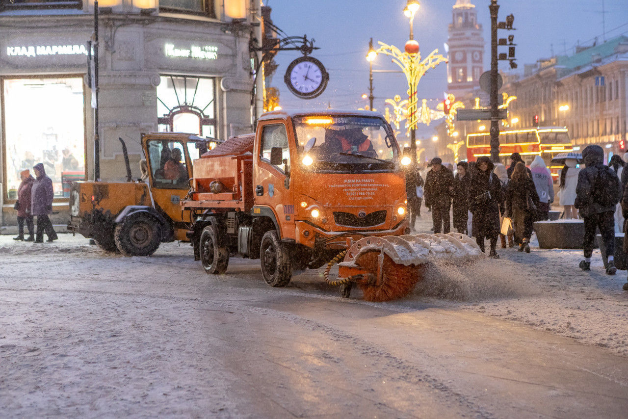 Более полумиллиона кубометров снега приняли снегоплавильные пункты Петербурга с начала зимнего сезона